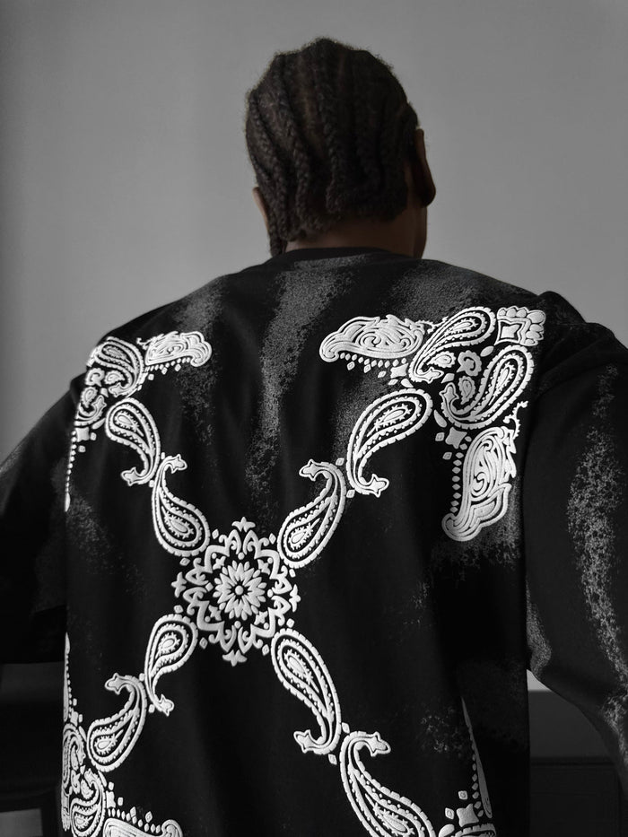Oversize 'Sacred' T-Shirt - Svart