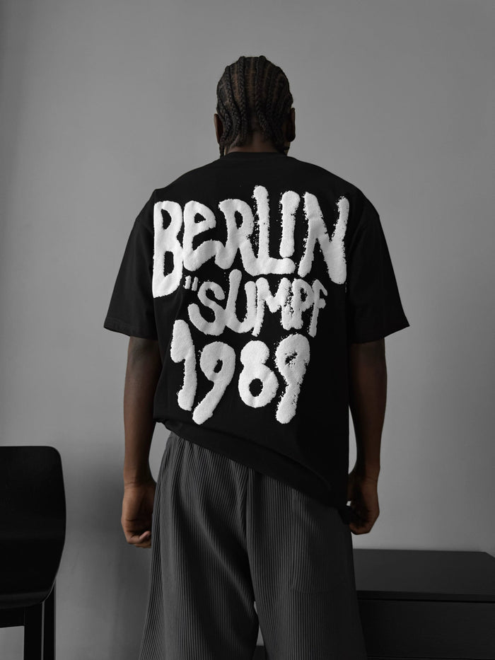 Oversize 'Berlin Sumpf' T-shirt - Svart