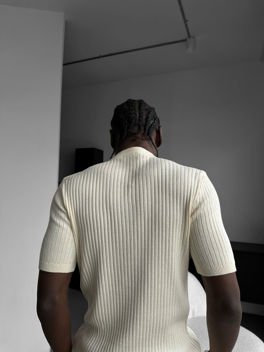 Slim Fit Knappstickad T-shirt - Grädde