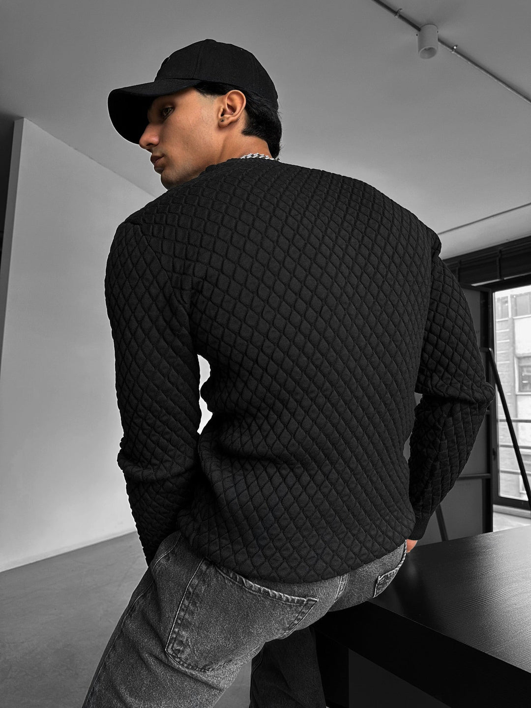 Slim Fit Textured Sweater - Svart