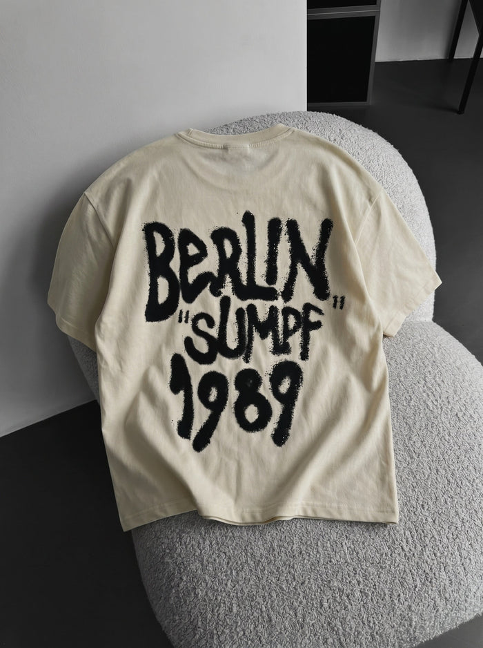 Oversize 'Berlin Sumpf' T-shirt - Antik Vit och Svart