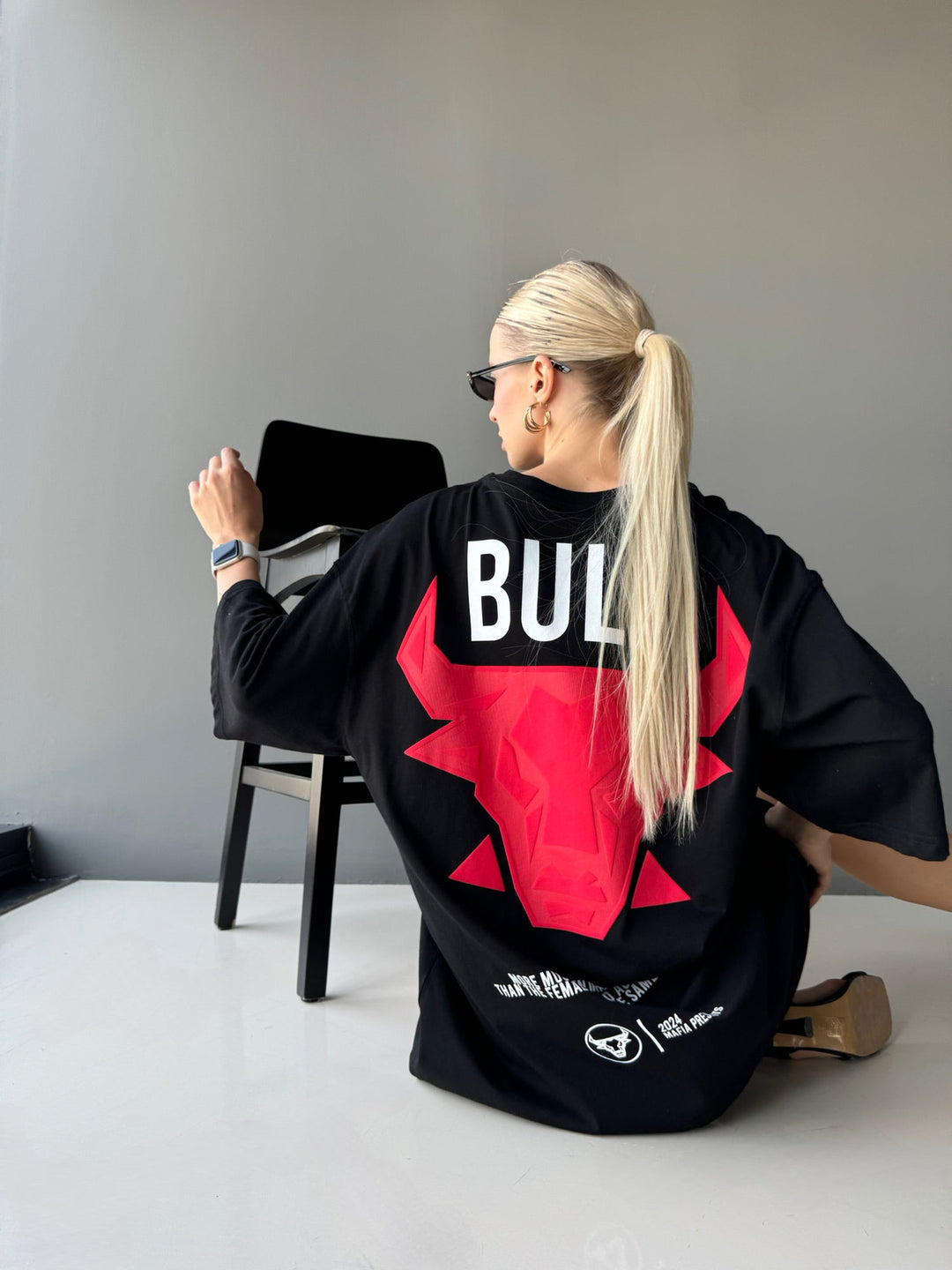Oversize Bull T-shirt - Svart och Röd