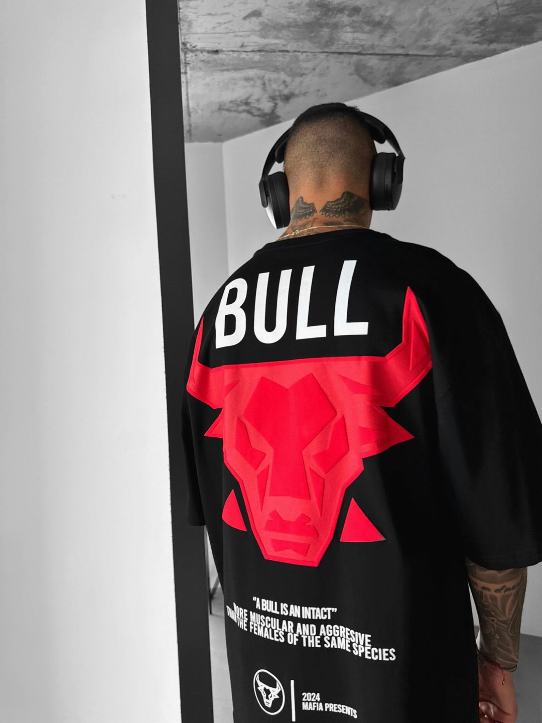 Oversize Bull T-shirt - Svart och Röd