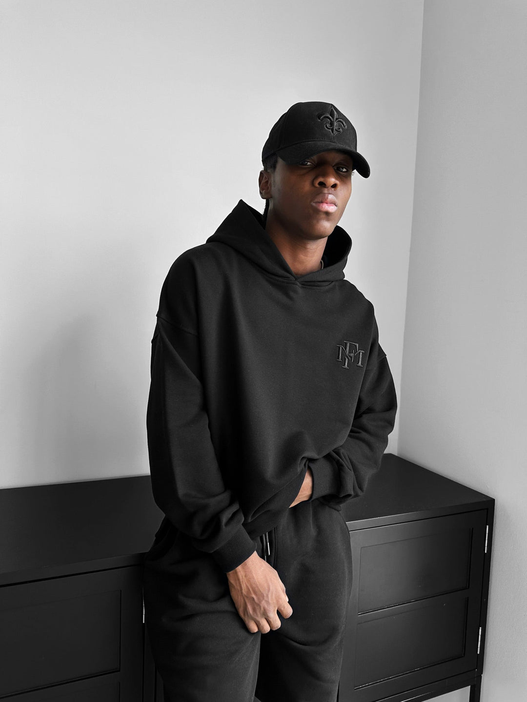 Loose Fit ‘MF’ Hoodie - Svart