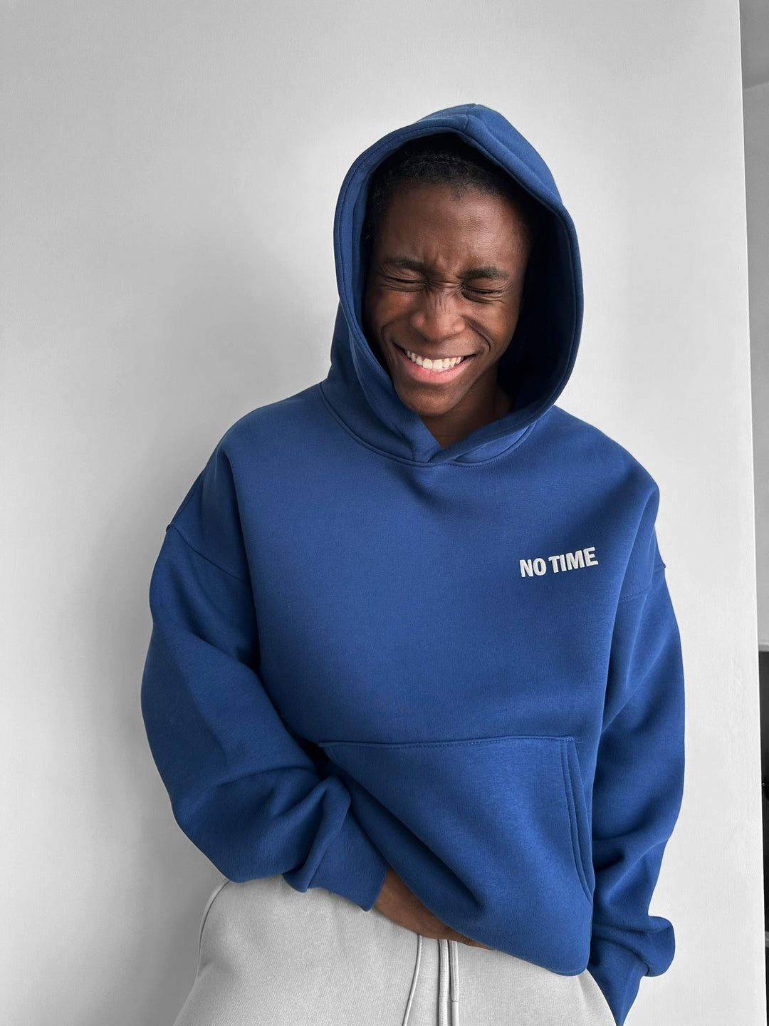 Oversize “Ingen tid för nonsens” Hoodie - Navy Peony
