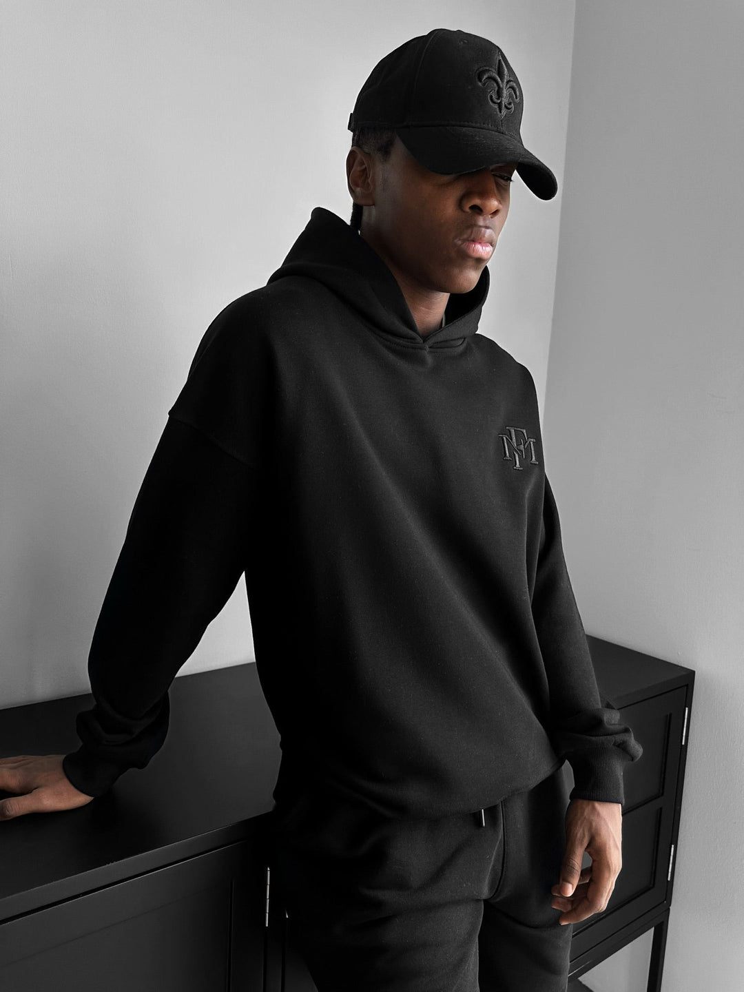 Loose Fit ‘MF’ Hoodie - Svart