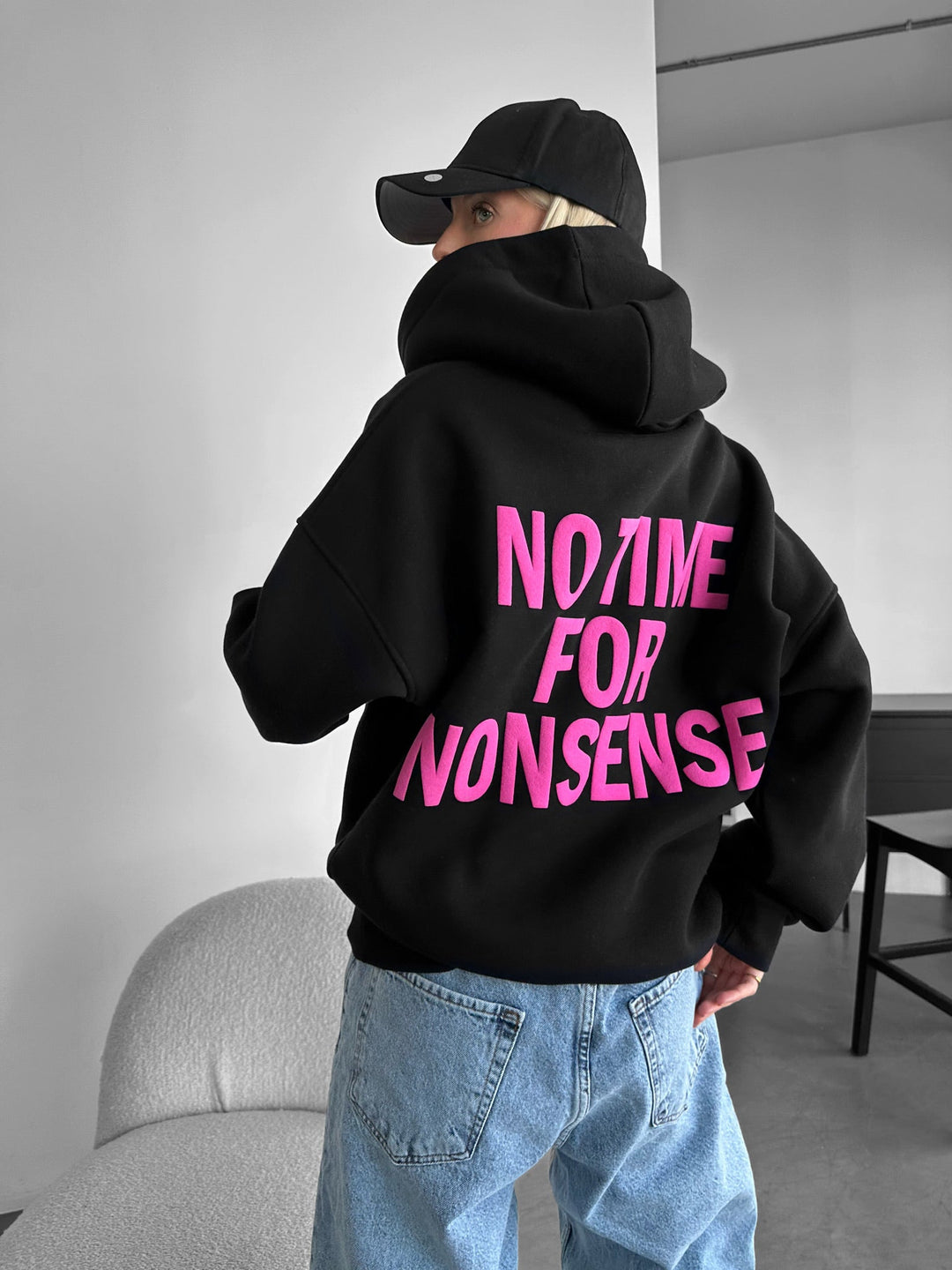 Oversize No Time for Nonsense Hoodie - Svart