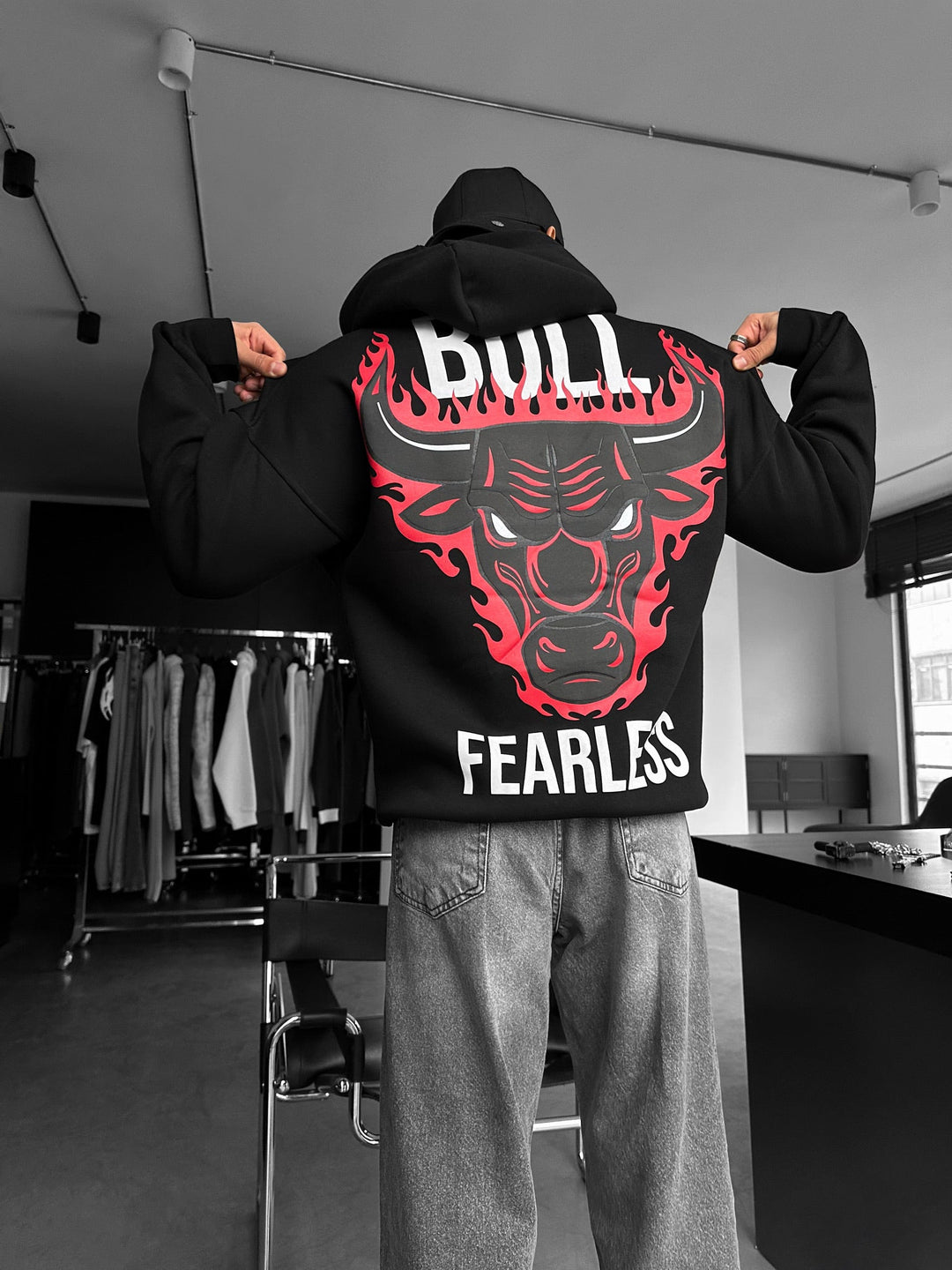 Oversize Bull Fearless Hoodie - Svart och Röd