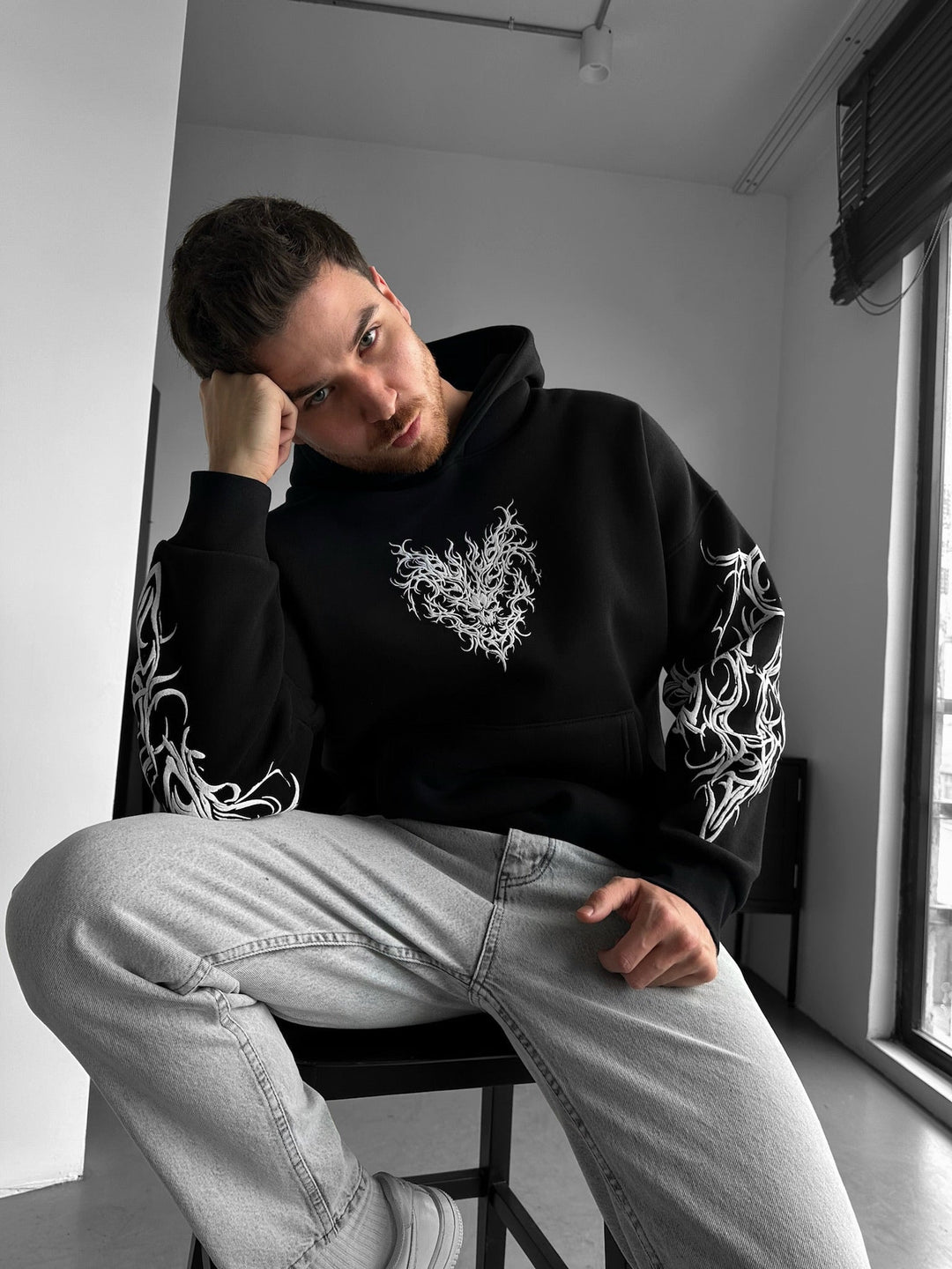Överdimensionerad Tribal Skull Hoodie - Svart