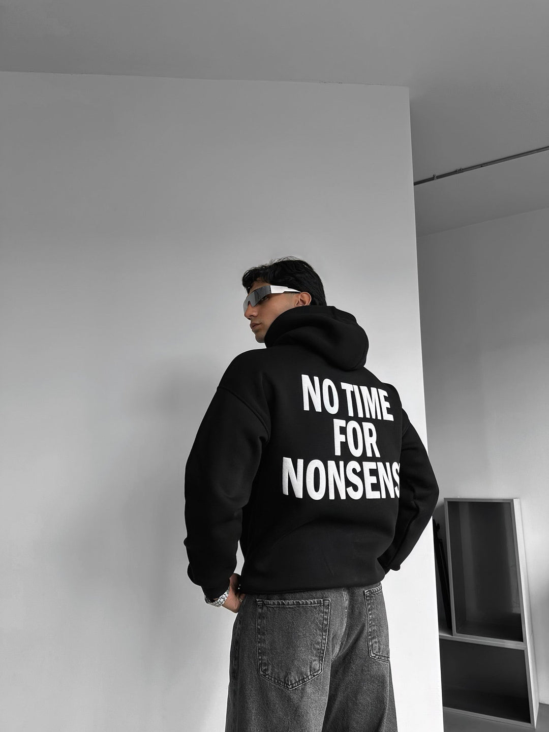 Oversize Ingen Tid för Nonsens Hoodie - Svart och Vit