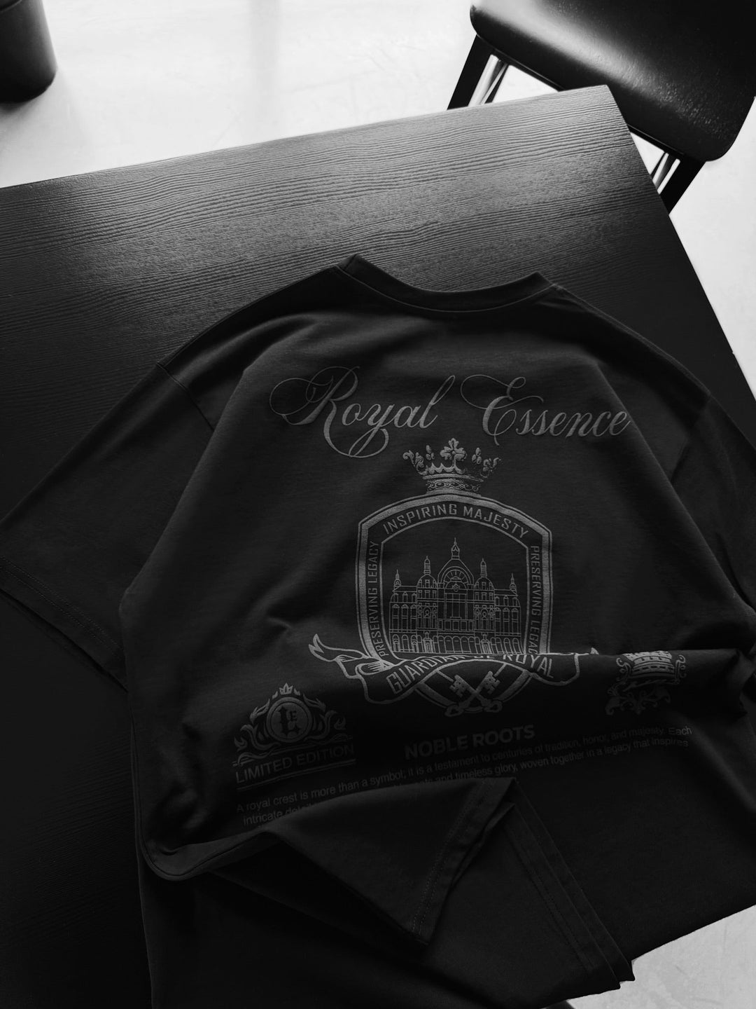 Oversize Royale Essence T-shirt - Svart
