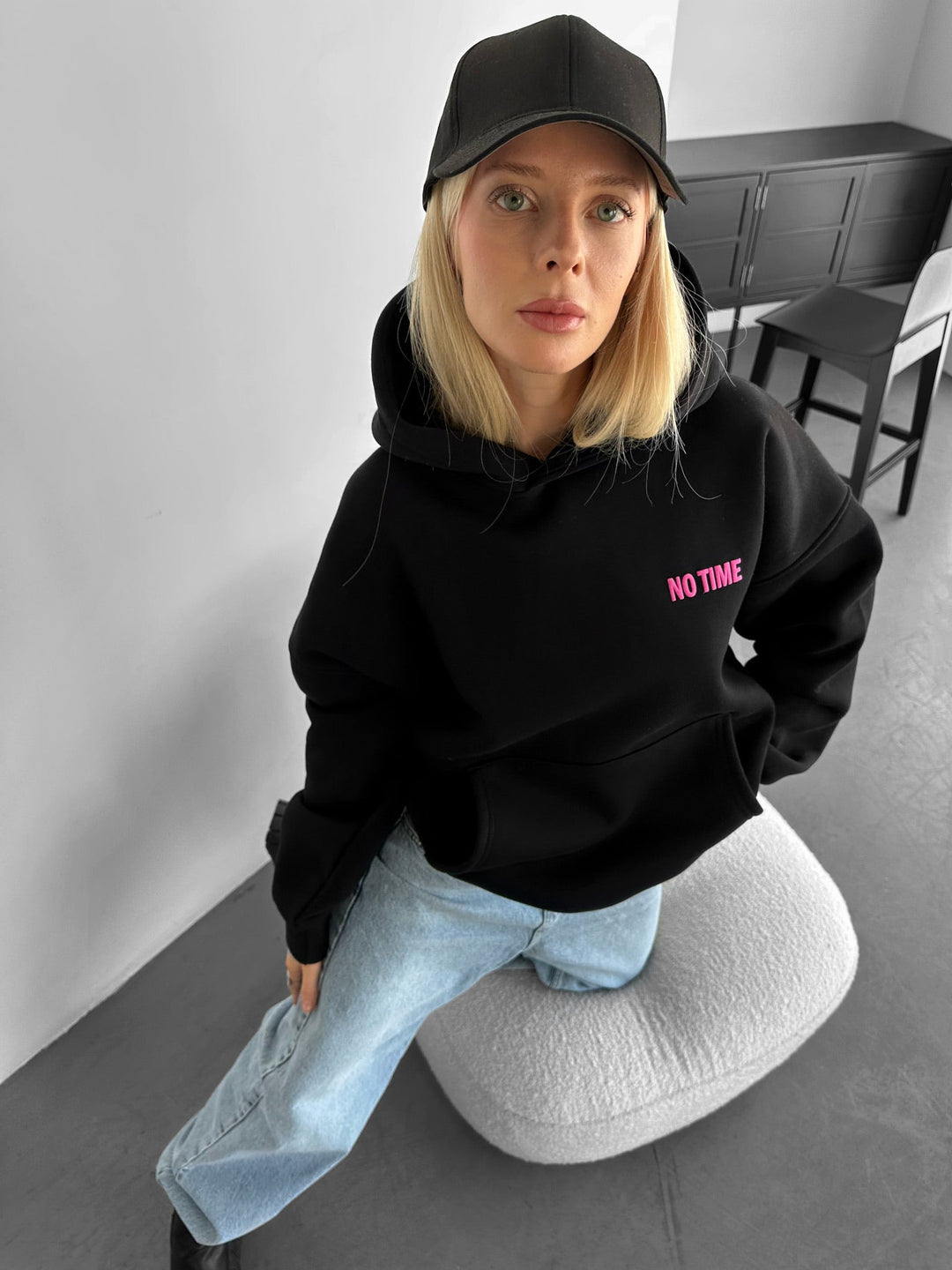 Oversize No Time for Nonsense Hoodie - Svart