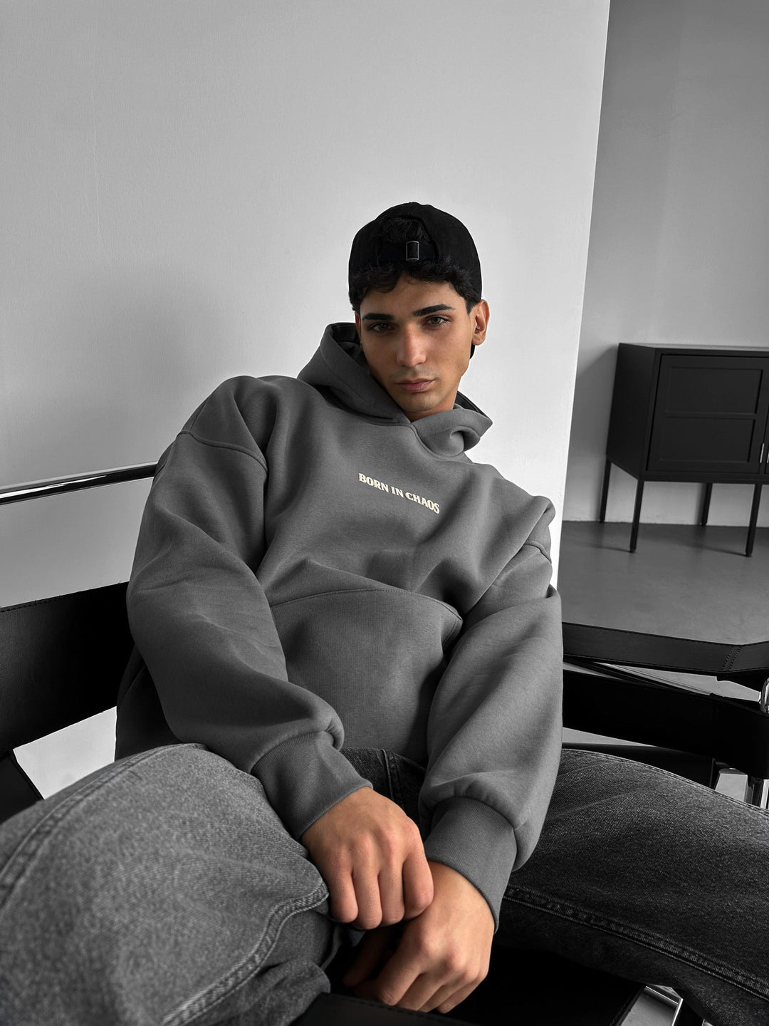 Oversize Skeleton Född i Kaos Hoodie - Antracit