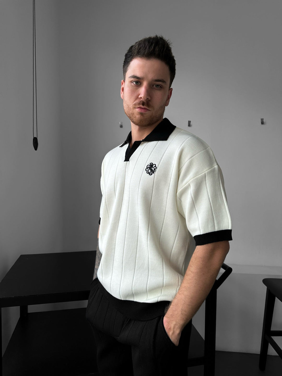 Lös Passform Broderad Polo T-shirt - Ecru