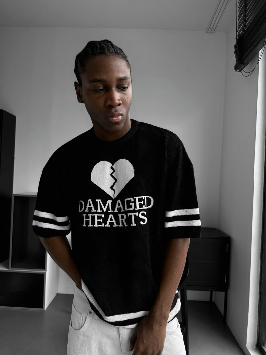 Regular Fit Skadade Hjärtar Stickad T-shirt - Svart