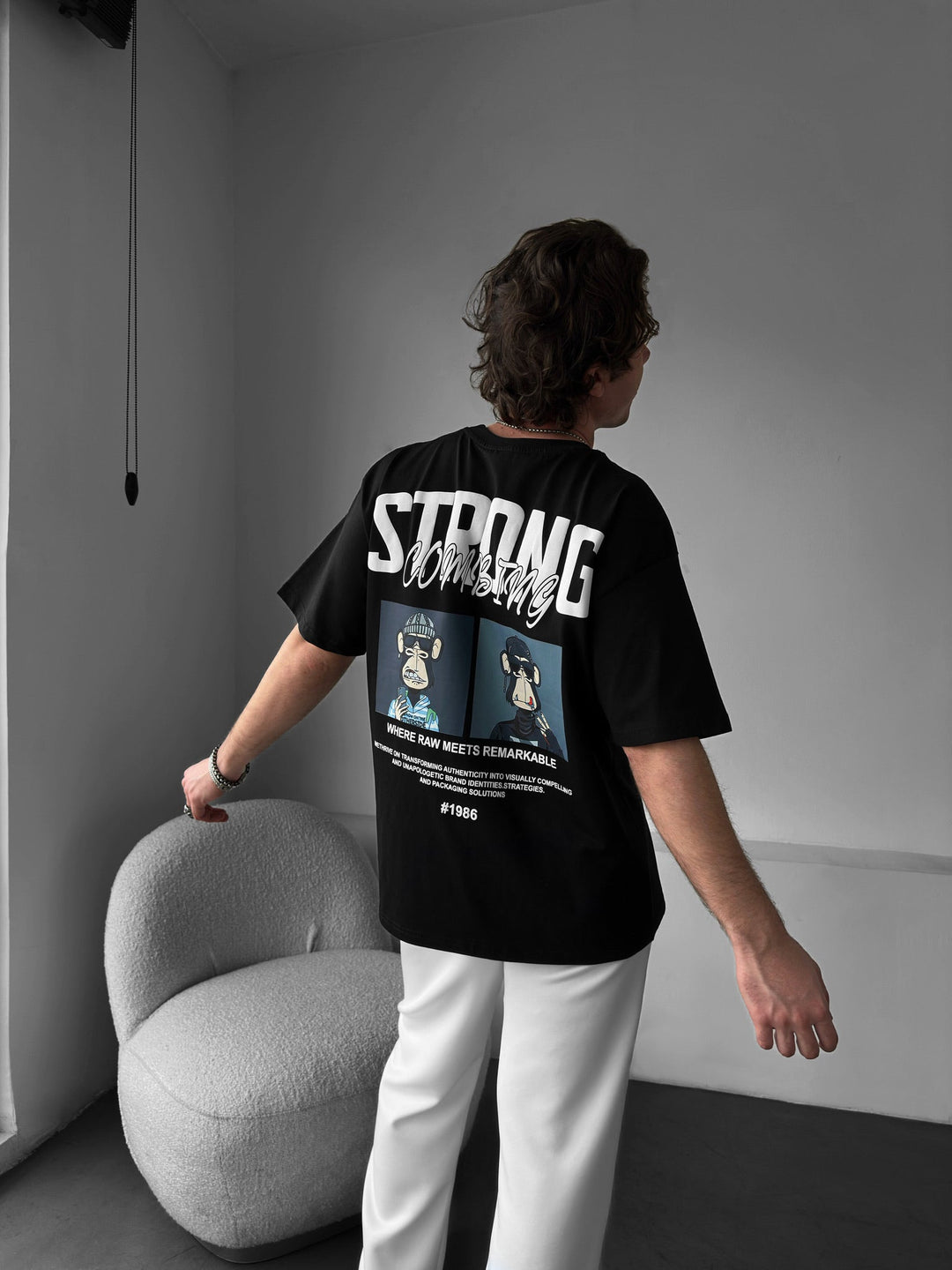 Överstor Stark Kamm T-shirt - Svart