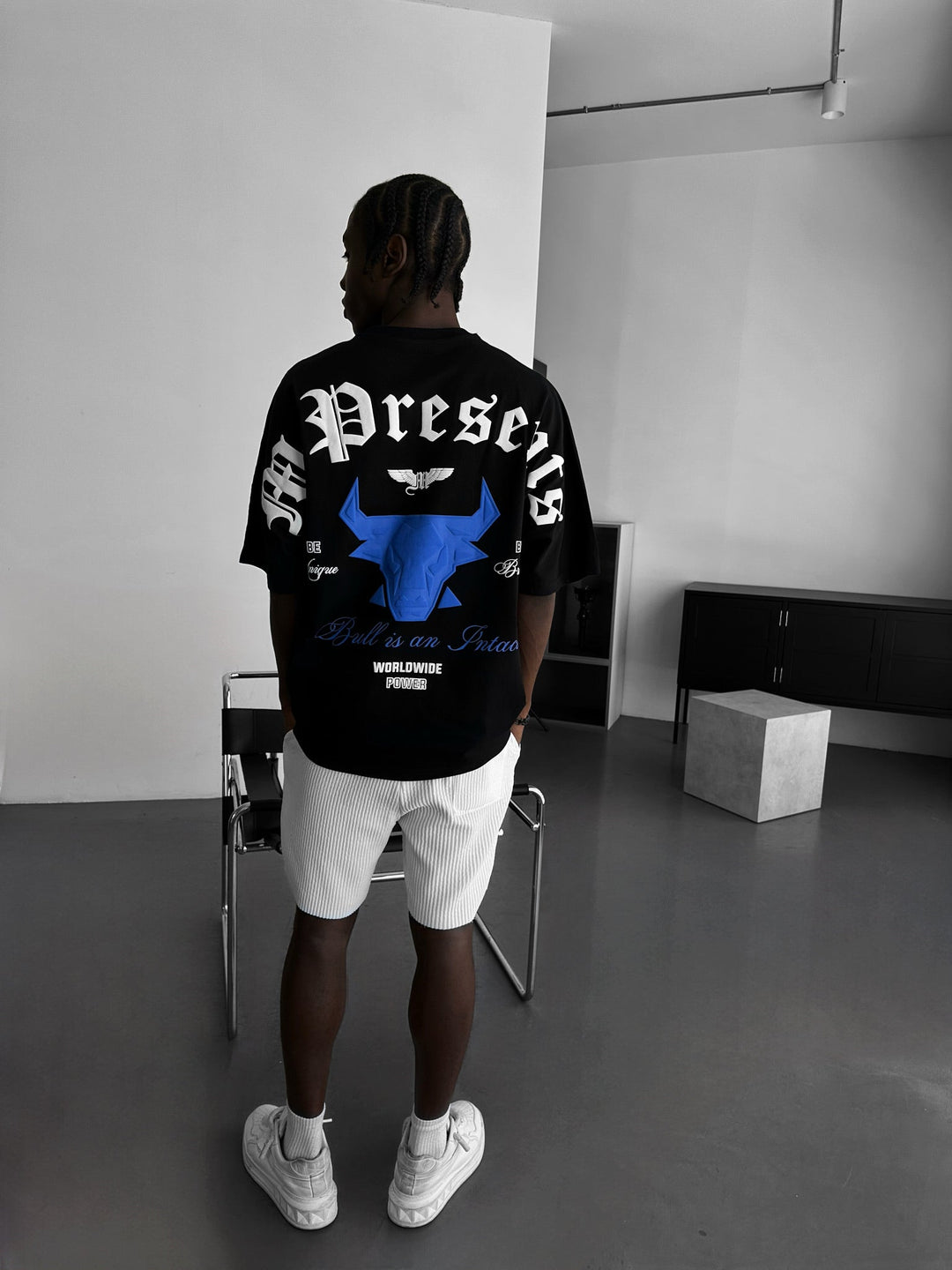 Oversize Bull Worldwide T-shirt - Svart och Saks