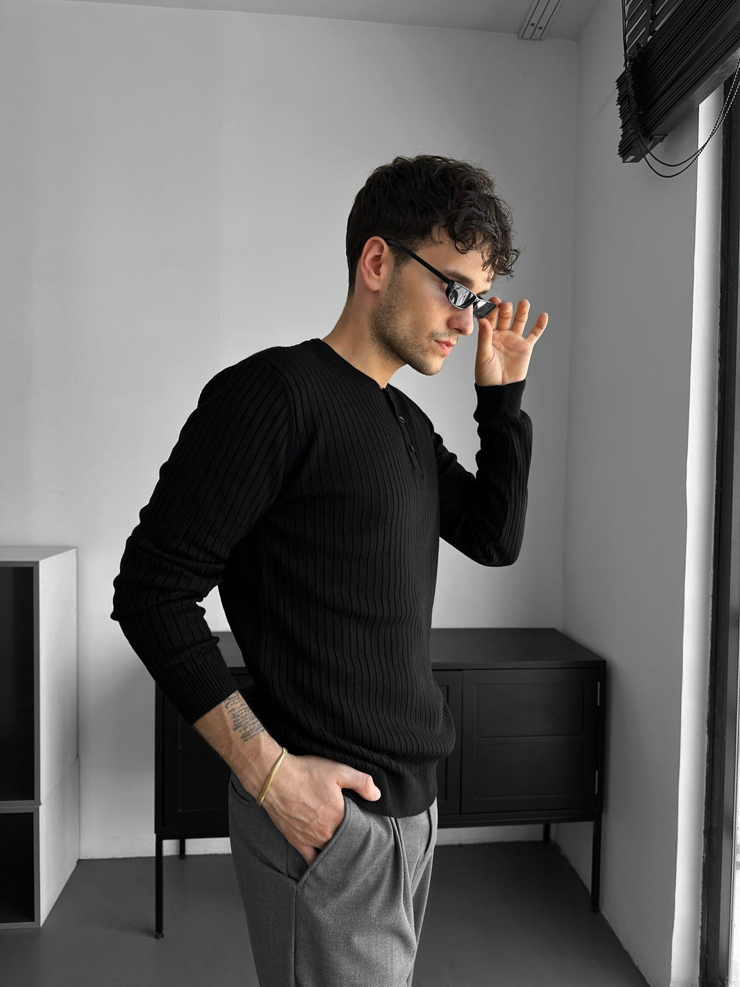 Slim Fit Knappstickad Tröja - Svart