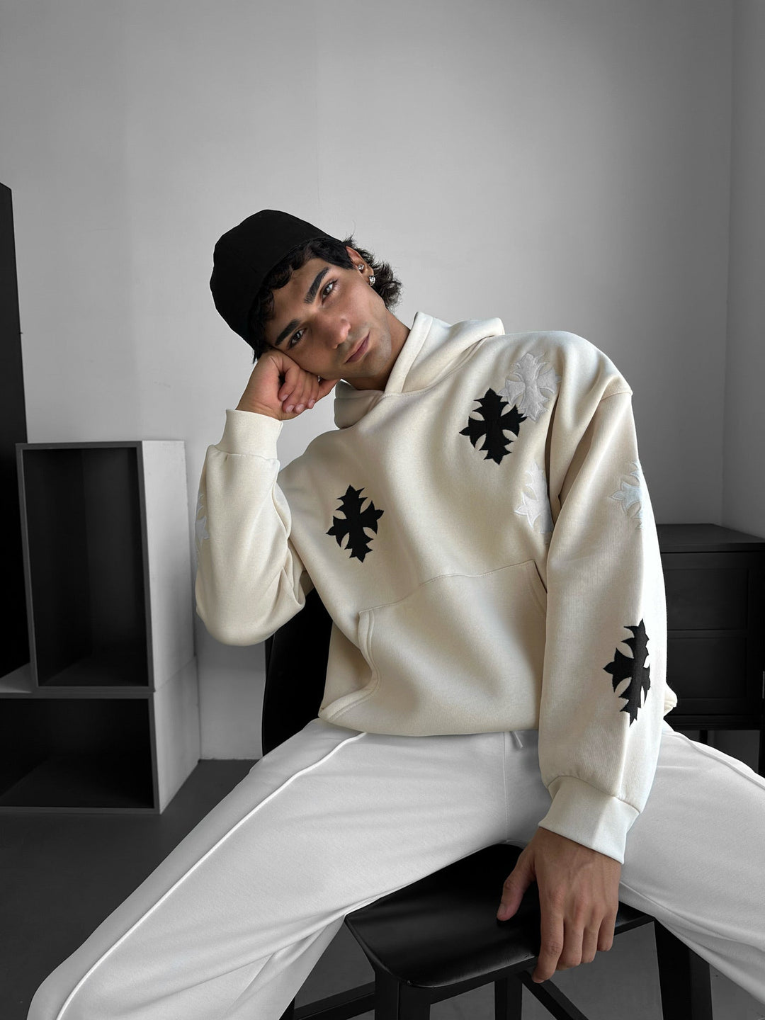 Oversize Gotisk Kors Hoodie - Beige