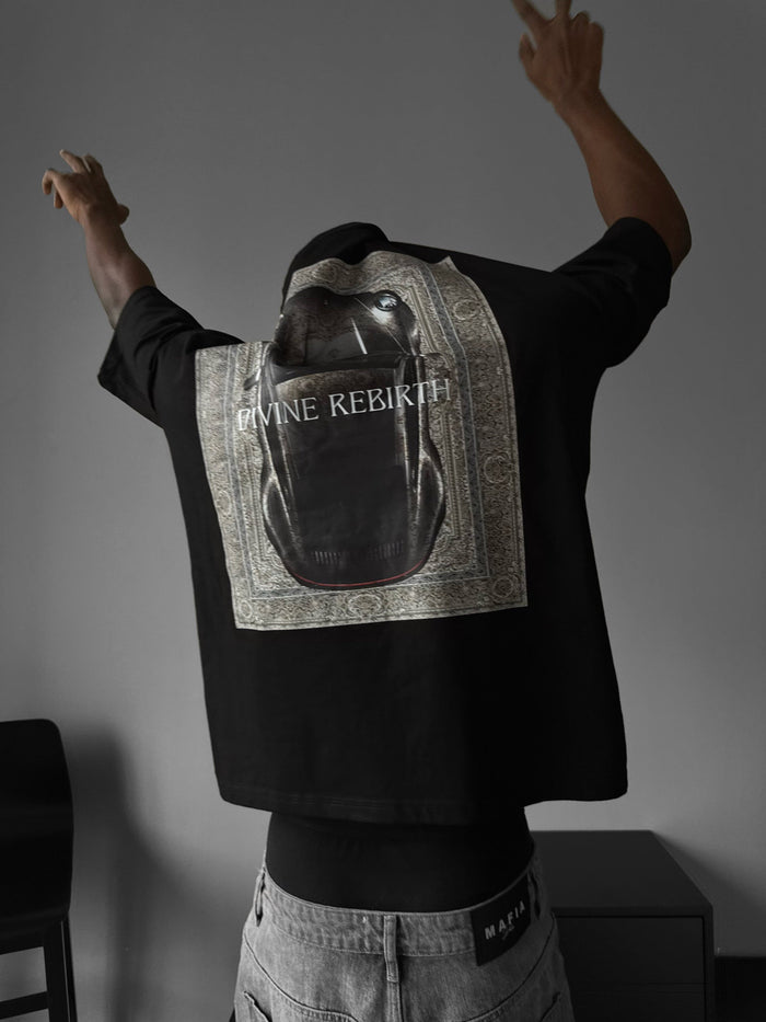 Oversize 'Divine Rebirth' T-Shirt - Svart