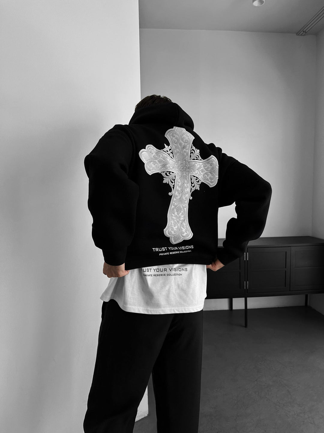 Oversize Cross Hoodie - Svart