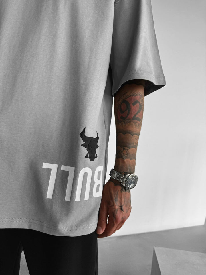 Oversize Bull T-shirt - Grå och Svart