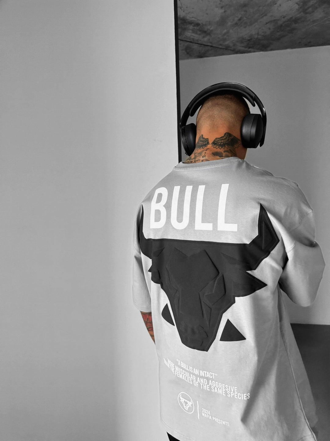 Oversize Bull T-shirt - Grå och Svart