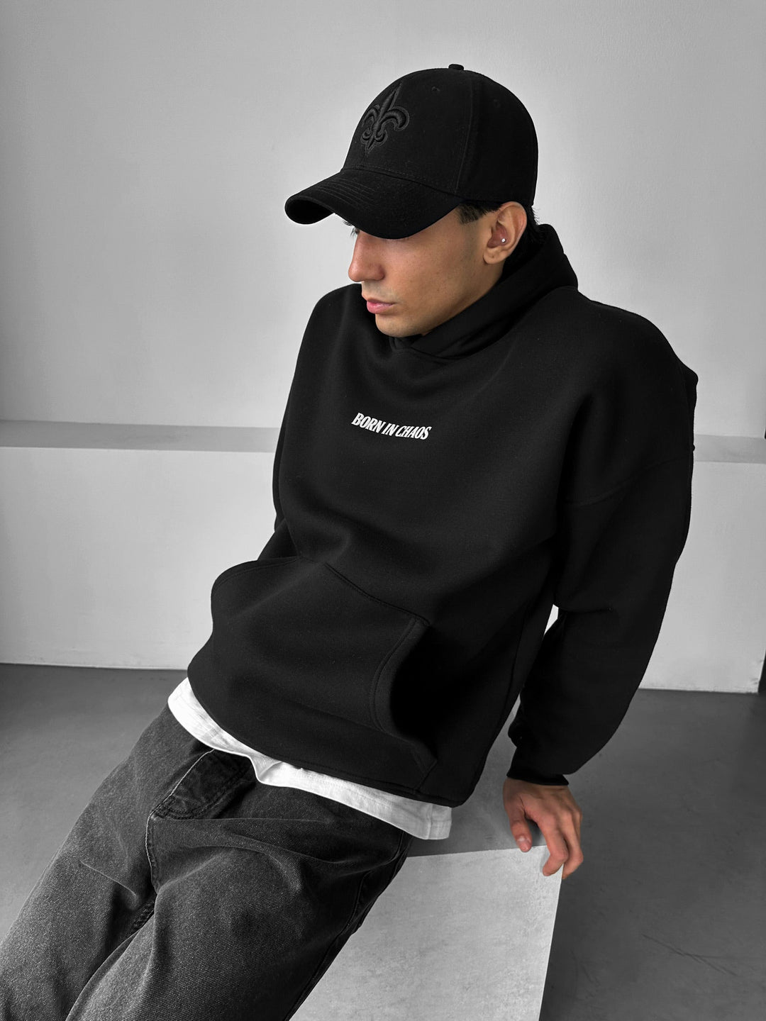 Oversize Skeleton Born in Chaos Hoodie - Svart