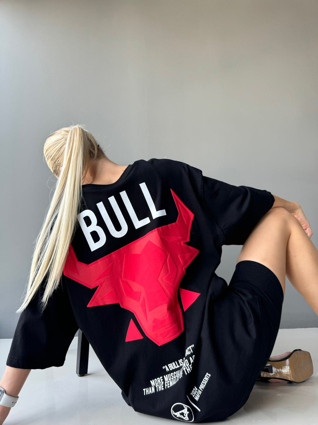 Oversize Bull T-shirt - Svart och Röd