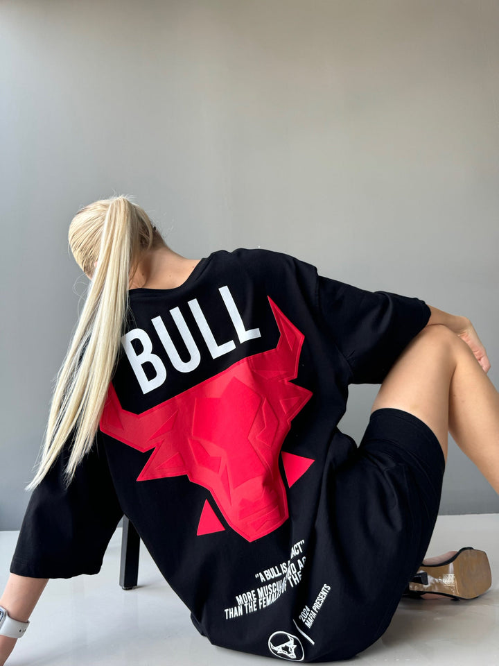Oversize Bull T-shirt - Svart och Röd