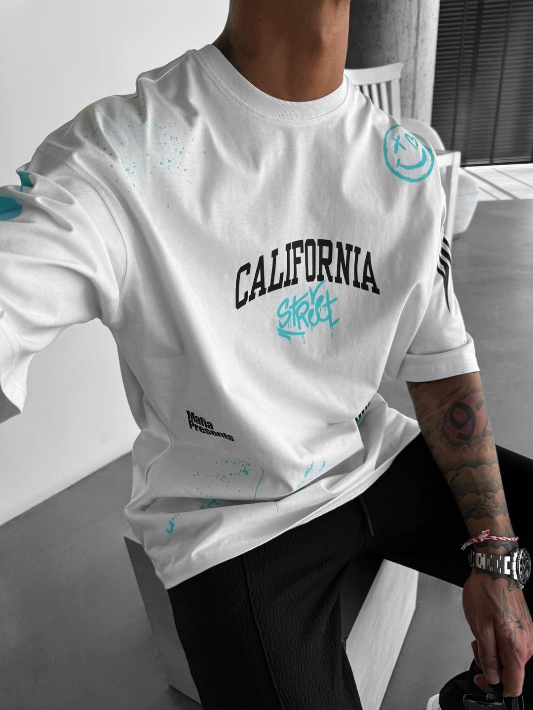 Oversized California Graffiti T-Shirt - Ecru och Turkos