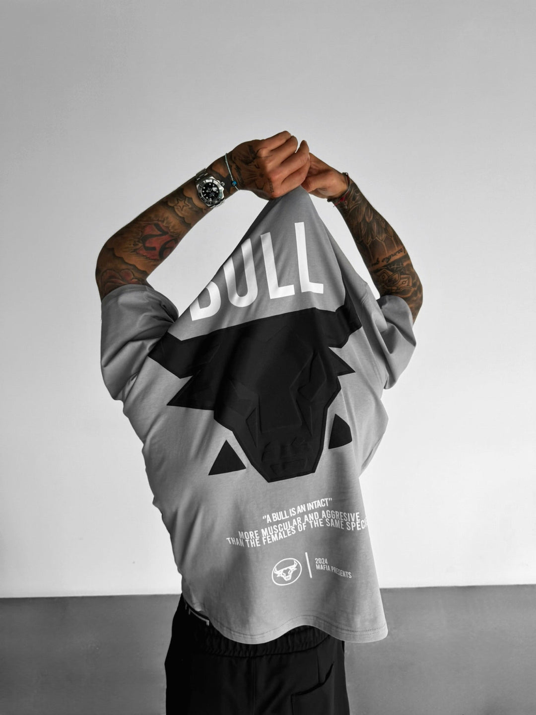 Oversize Bull T-shirt - Grå och Svart
