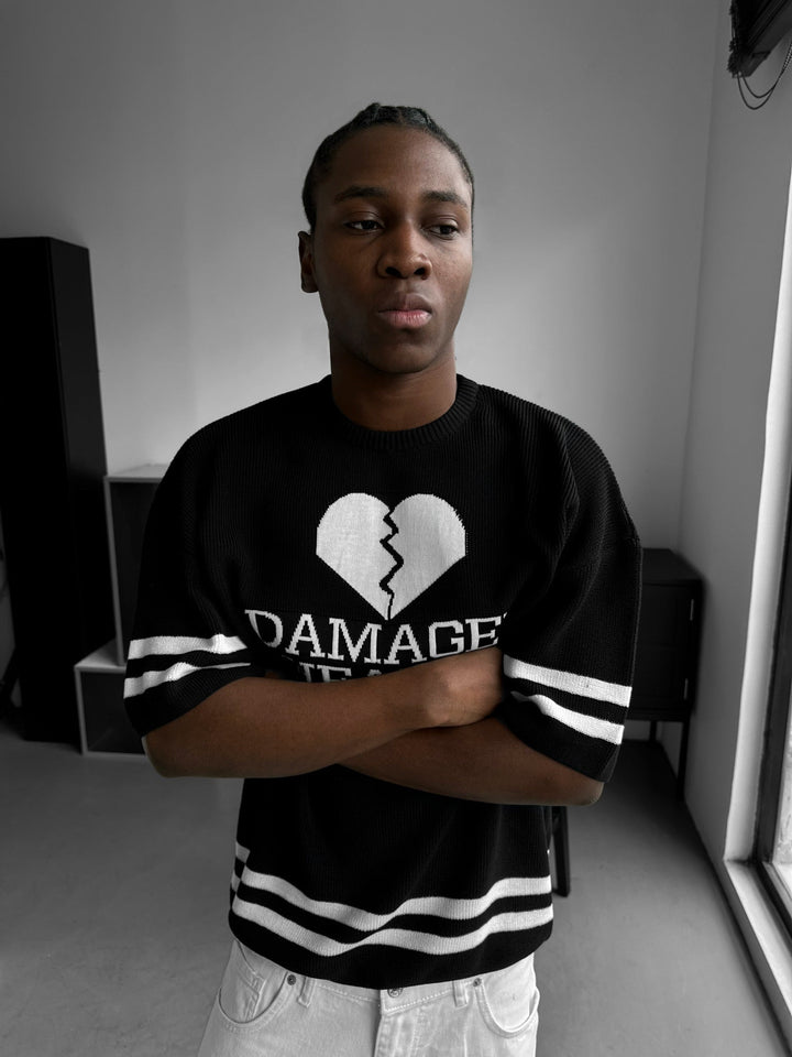 Regular Fit Skadade Hjärtar Stickad T-shirt - Svart