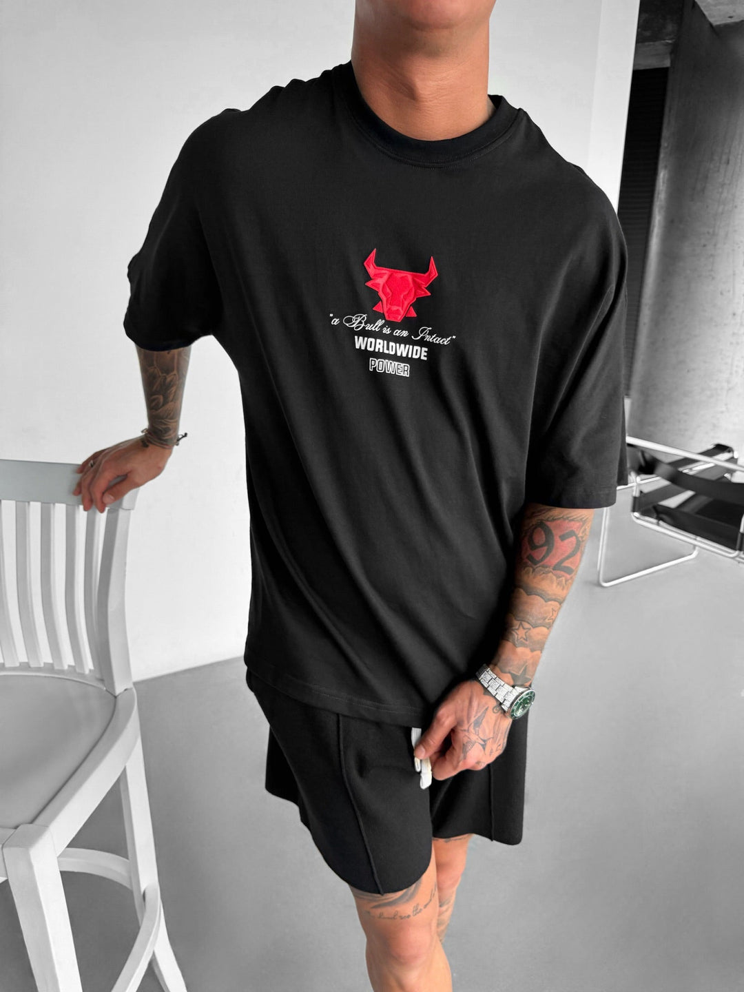 Oversize Bull Världen T-shirt - Svart och Röd