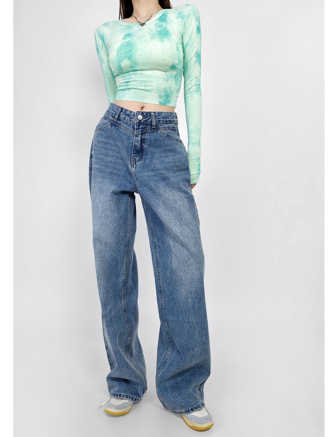 Dammjeans med hög midja, tvättad effekt och vid ben