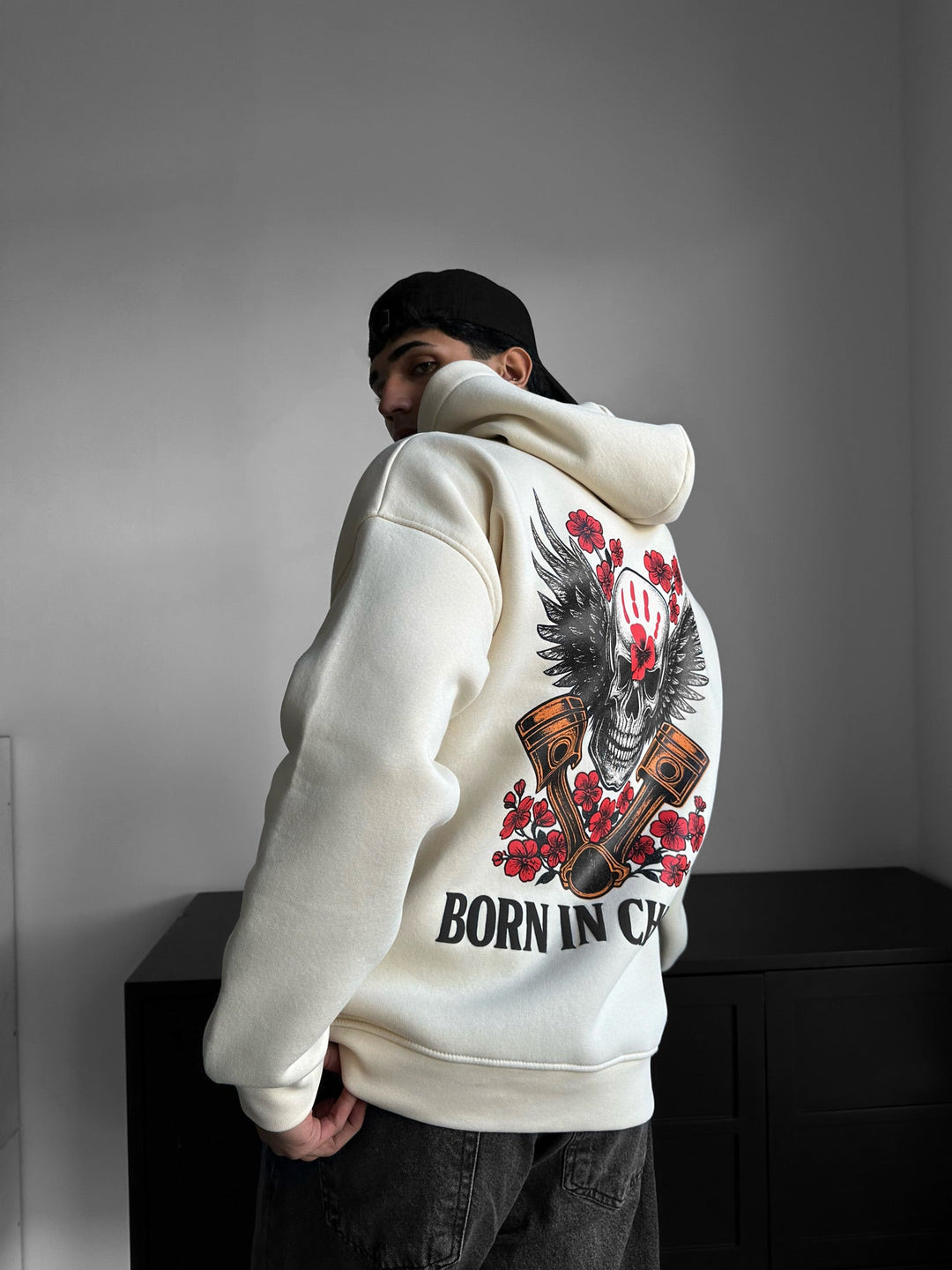 Oversize Skeleton Född i Kaos Hoodie - Antik Vit