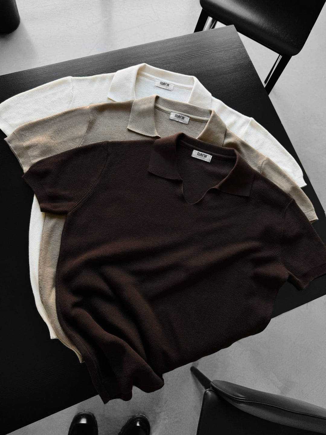 Lös passform finstickad krage T-shirt - Mörkbrun