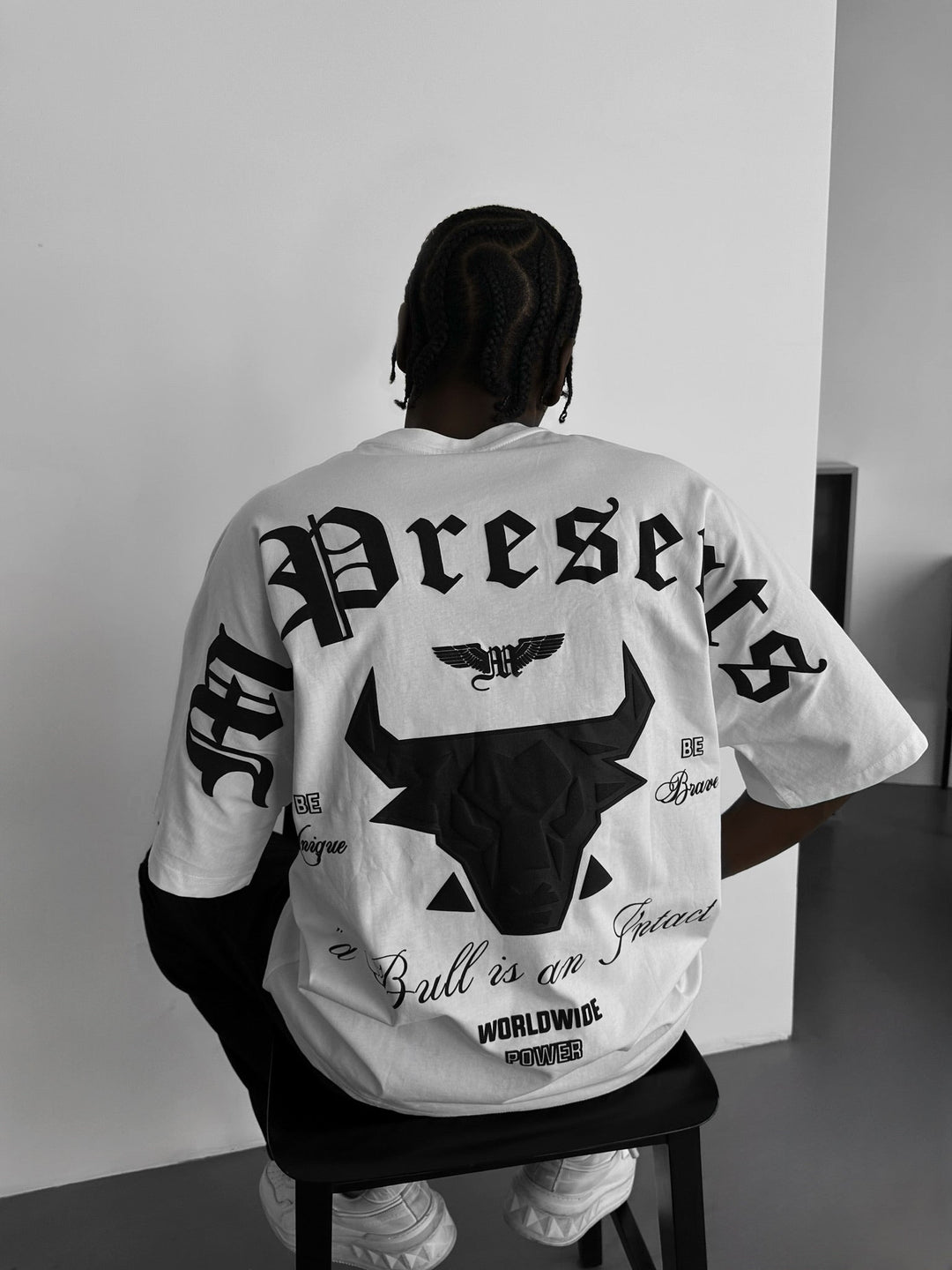 Oversize Bull Worldwide T-shirt - Ecru och Svart