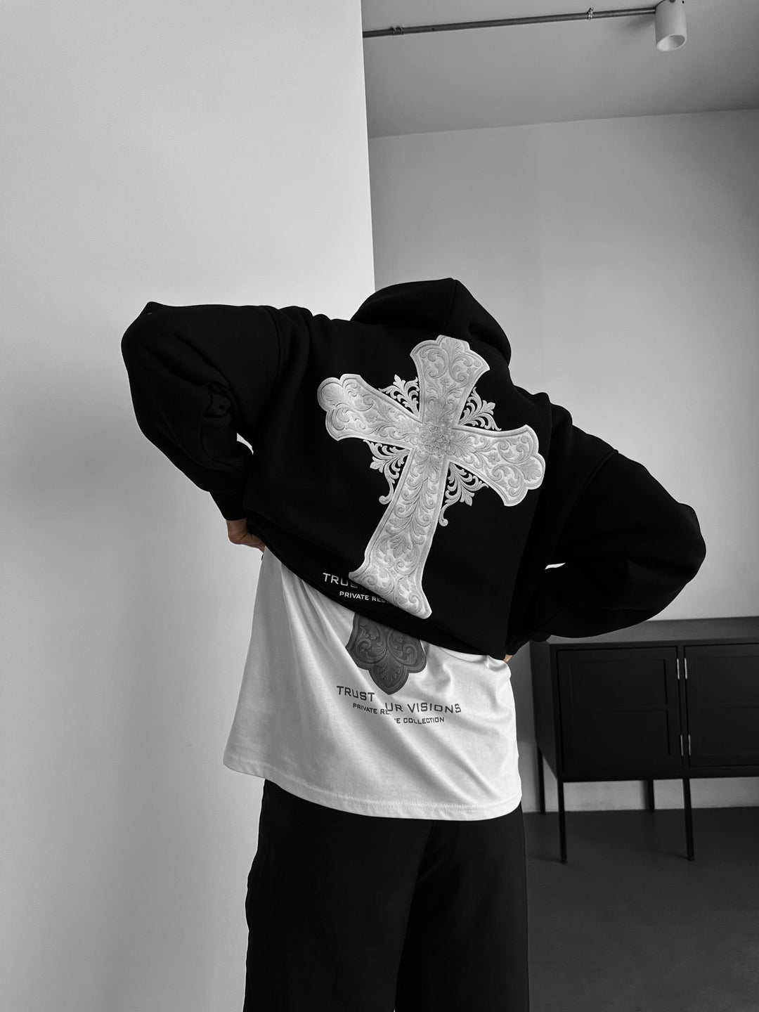 Oversize Cross Hoodie - Svart