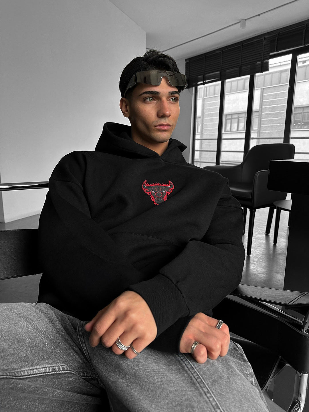 Oversize Bull Fearless Hoodie - Svart och Röd