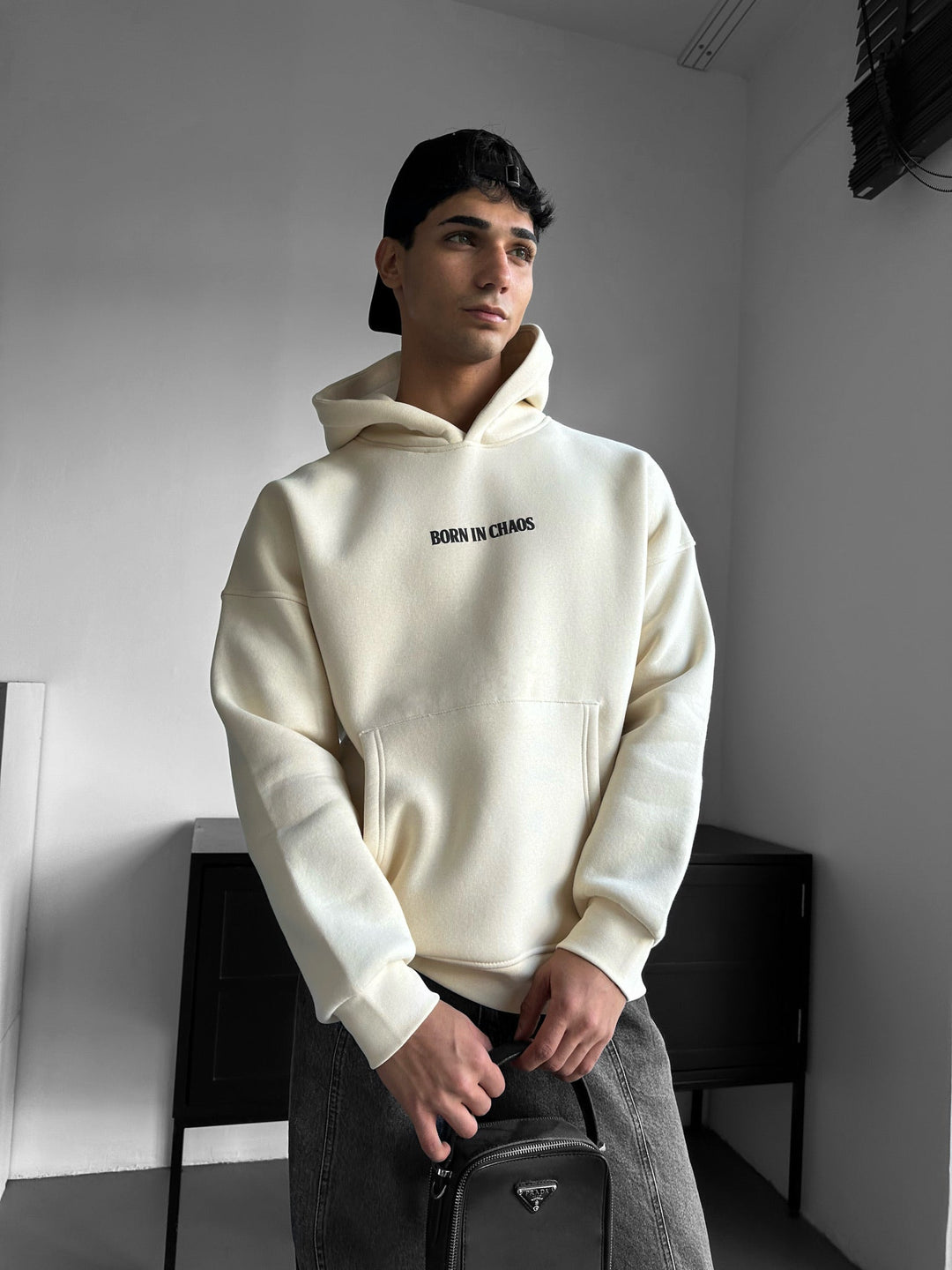 Oversize Skeleton Född i Kaos Hoodie - Antik Vit