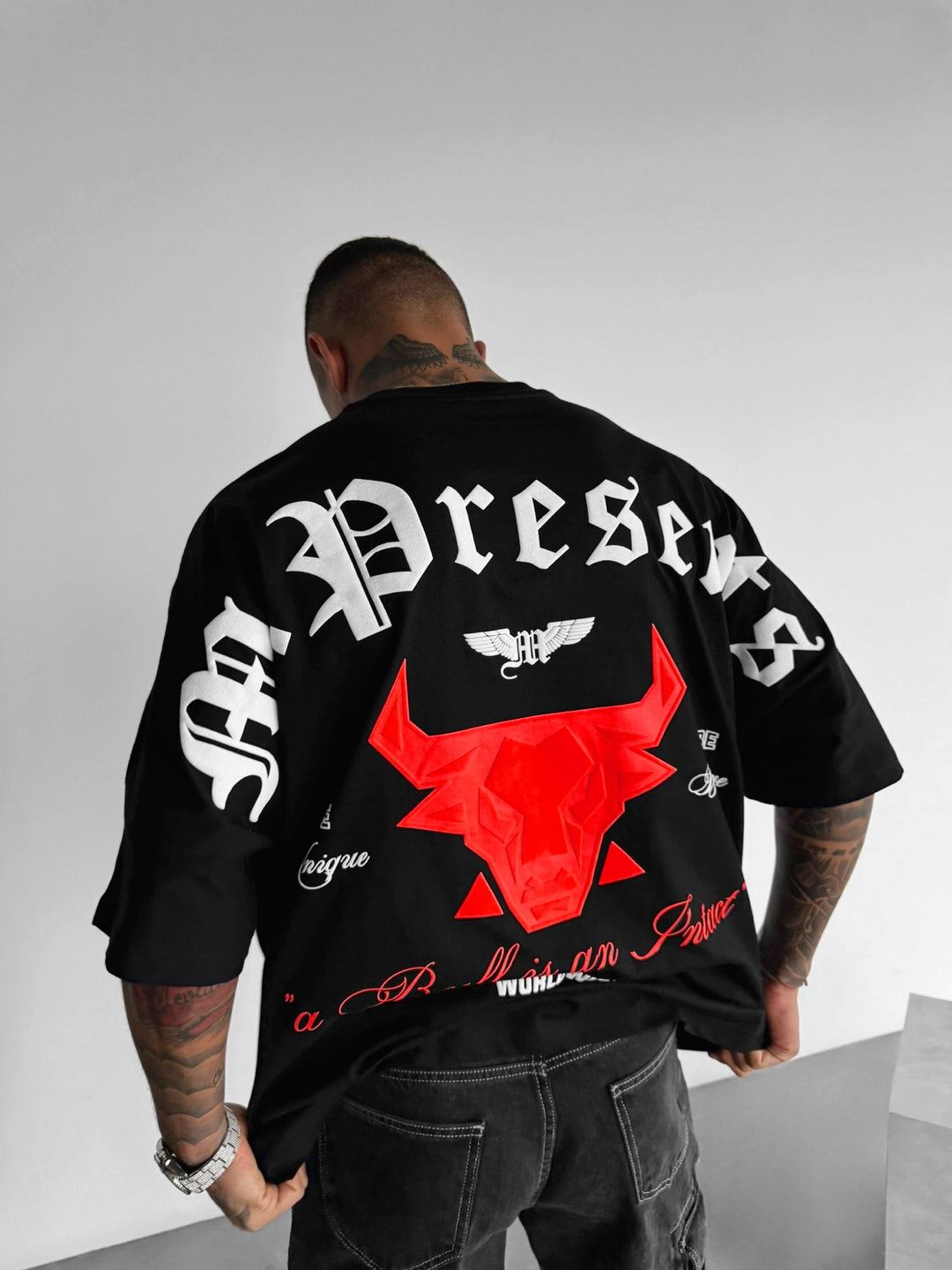 Oversize Bull Världen T-shirt - Svart och Röd